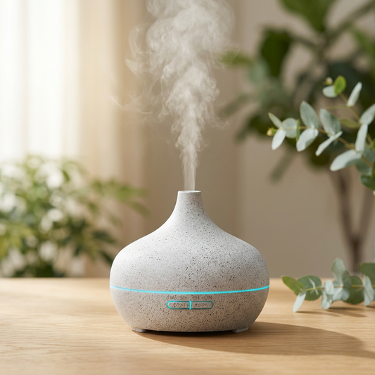 Diffuseur d'huiles essentielles NezConfort posé sur une surface en pierre blanche